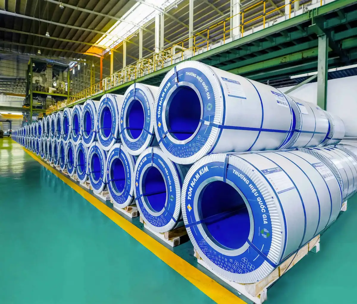 Tôn lạnh màu Nam Kim AZ125 tại Việt Thu Tây Ninh
